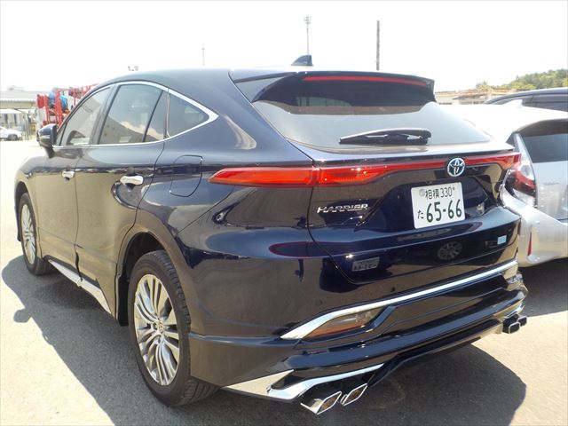 2023 Toyota Harrier — view 1