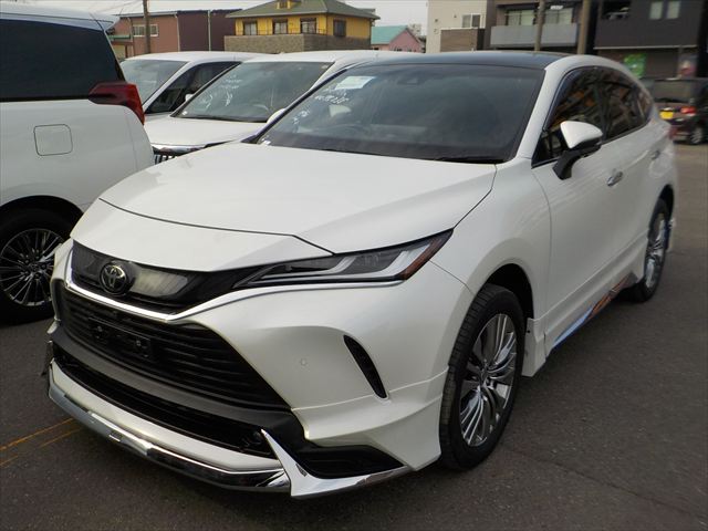 2022 Toyota Harrier — view 1