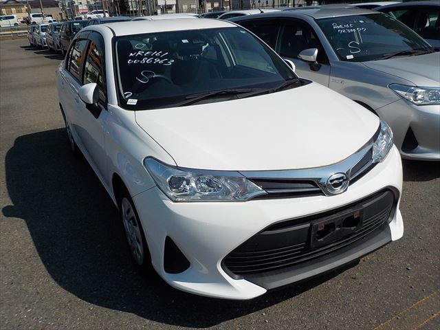 2020 Toyota Corolla Axio — view 1
