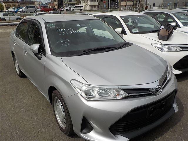 2020 Toyota Corolla Axio — view 1