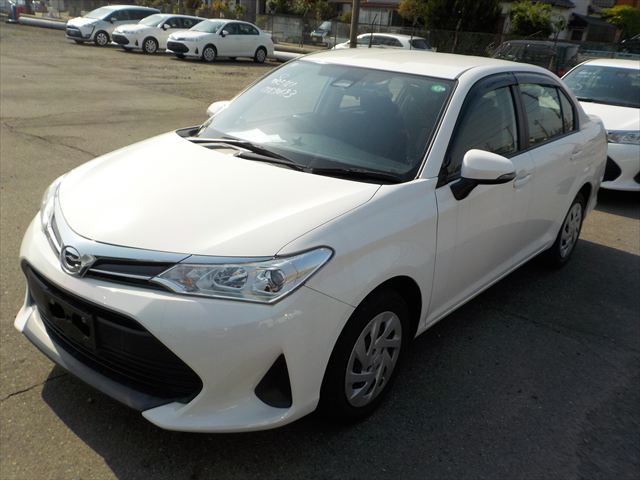 2020 Toyota Corolla Axio — view 1