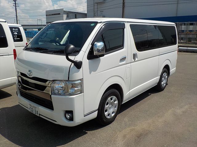 2022 Toyota Hiace — view 1