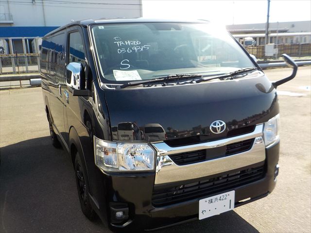 2023 Toyota Hiace — view 1