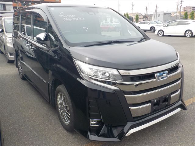 2021 Toyota Noah / Esquire — view 1