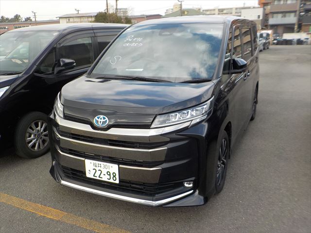 2023 Toyota Noah / Esquire — view 1
